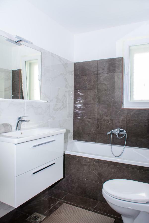 Rose Garden Appartement Privlaka  Buitenkant foto